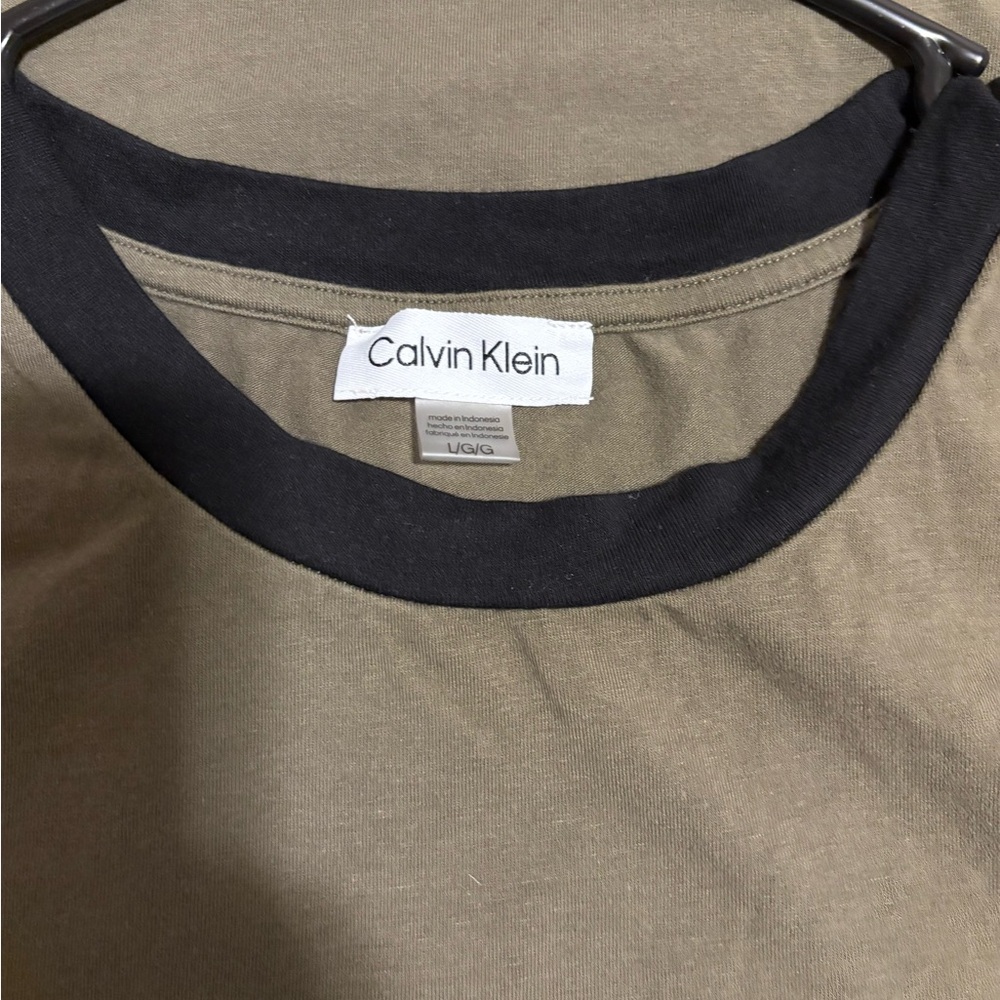 Calvin Klein Men's Khaki and Black Tee